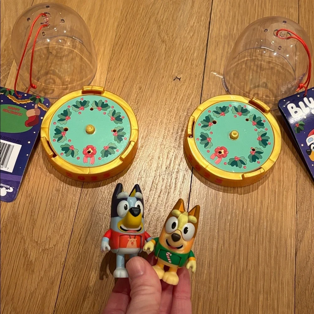 Bluey Figurine Ornament Set 2025 NWT Christmas Decor - Picture 4 of 5